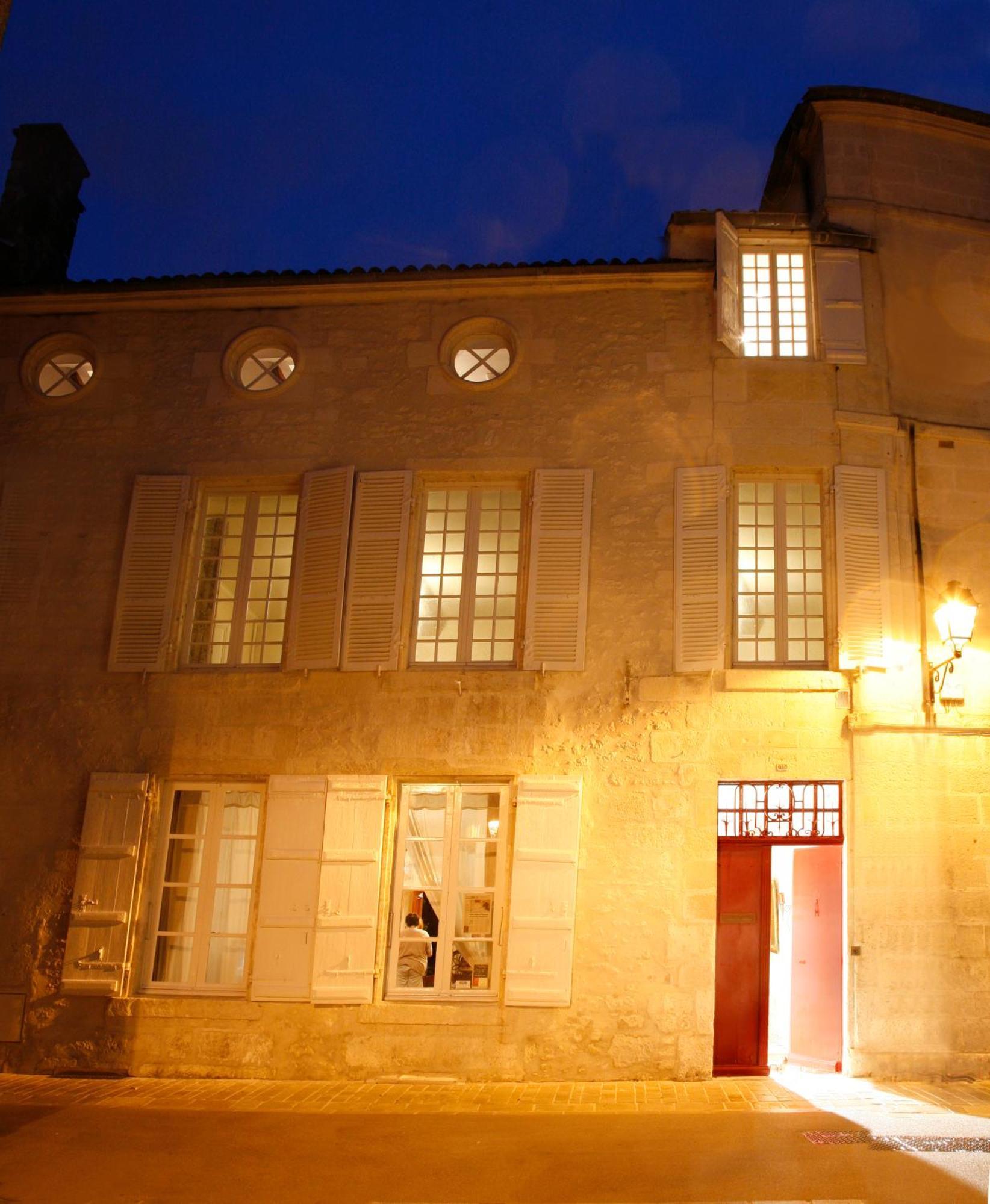 La Porte Rouge - The Red Door Inn Сент Экстерьер фото