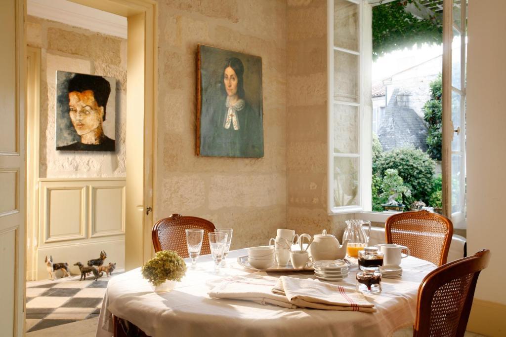 La Porte Rouge - The Red Door Inn Сент Экстерьер фото